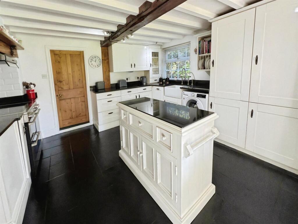 Kitchen 202.jpg
