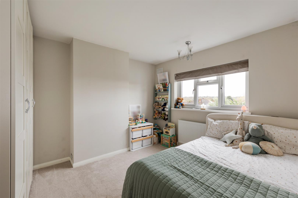 Roding View, IG9