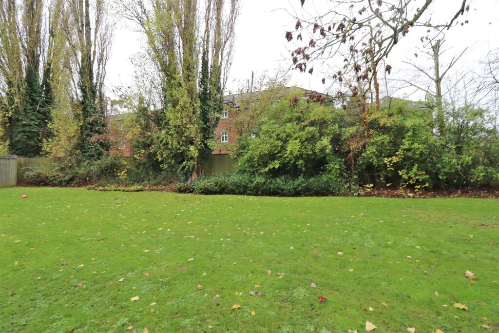 communal Garden.JPG