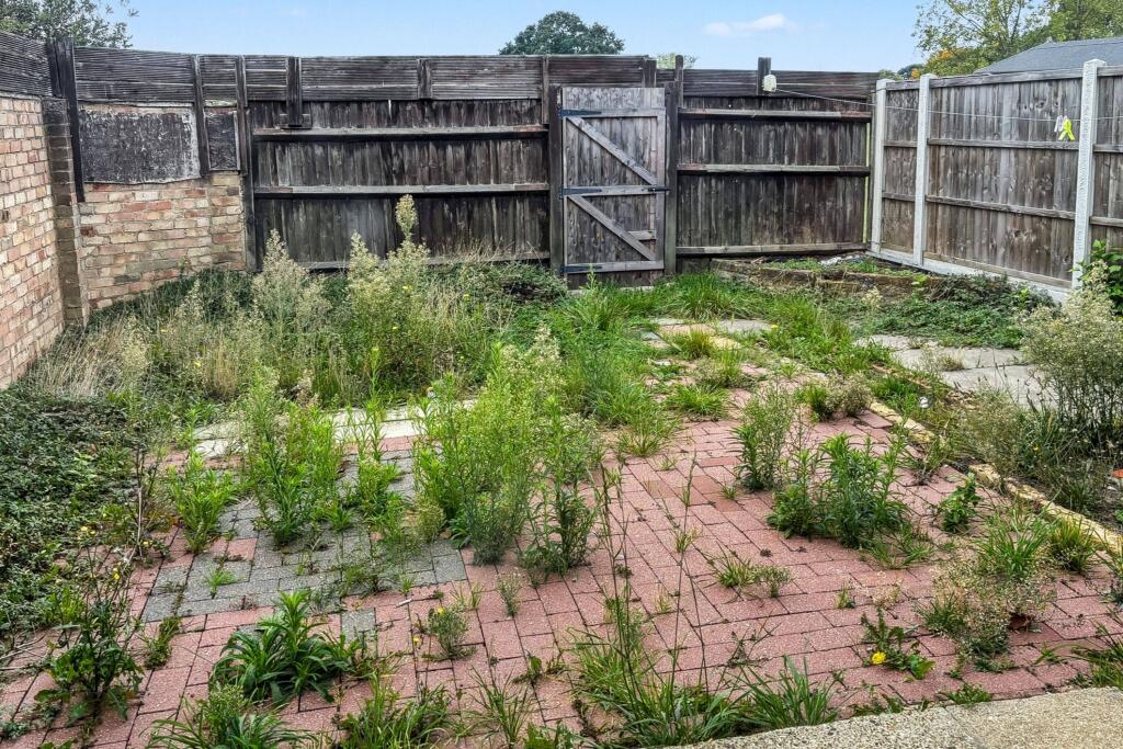 118 Wimbish End, Basildon, Essex, SS13 3PE