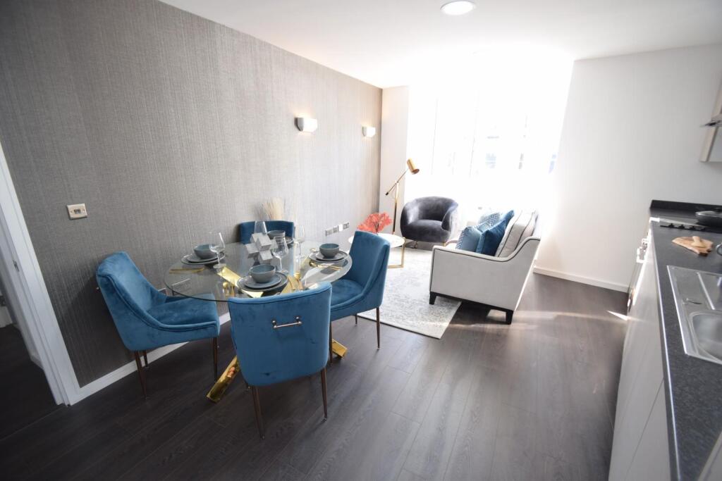 7 Berkeley House  lounge.JPG