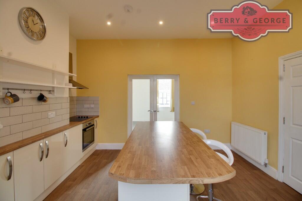 KITCHEN / DINER