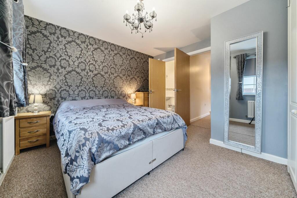 Principal bedroom