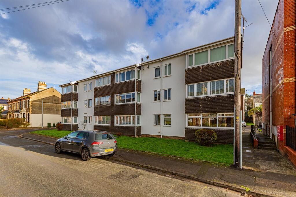 21 Lindway Court-2.jpg