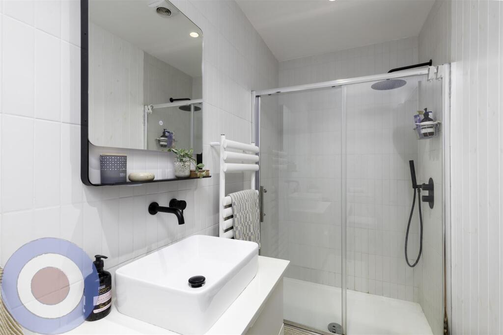 bathroom-Edit.jpg