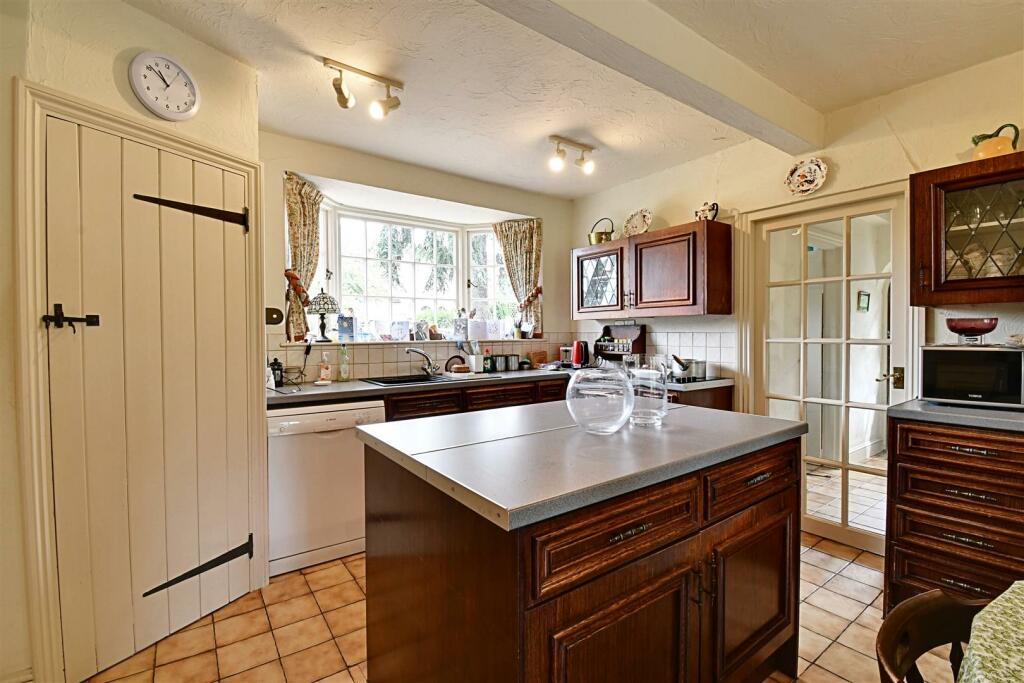 Kitchen 1.jpg