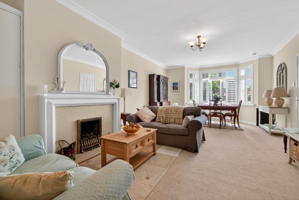 Lounge &amp; Dining room