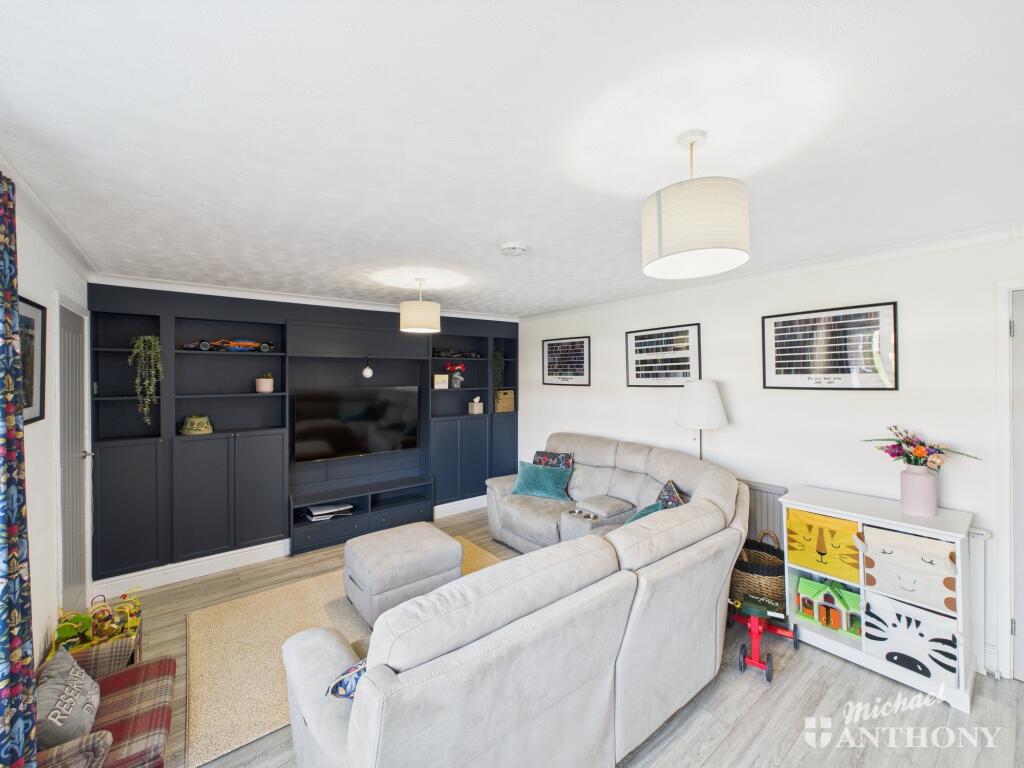 CAM02773G0-PR0270-STILL009