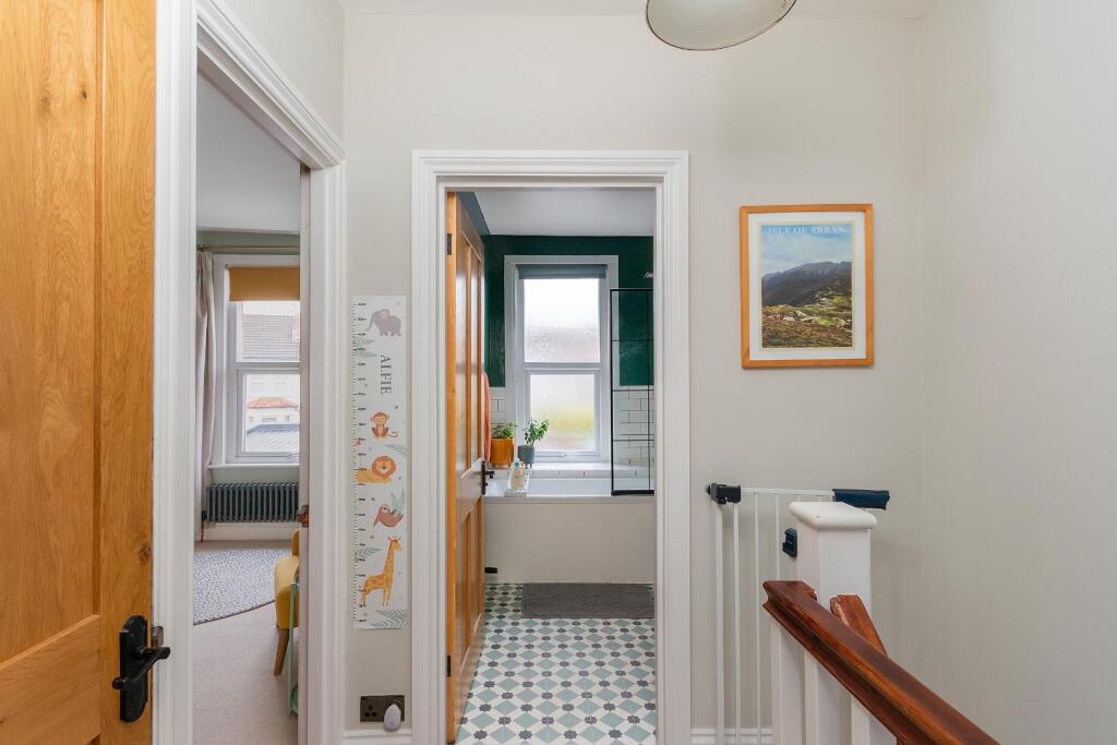 1U1SRBN - Landing A.jpg