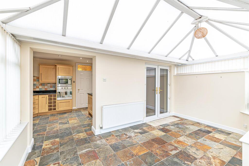 Kitchen/conservatory