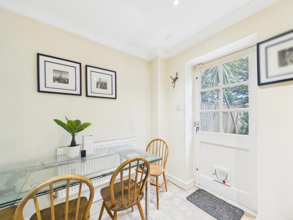 CAM03750G0-PR0081-STILL002