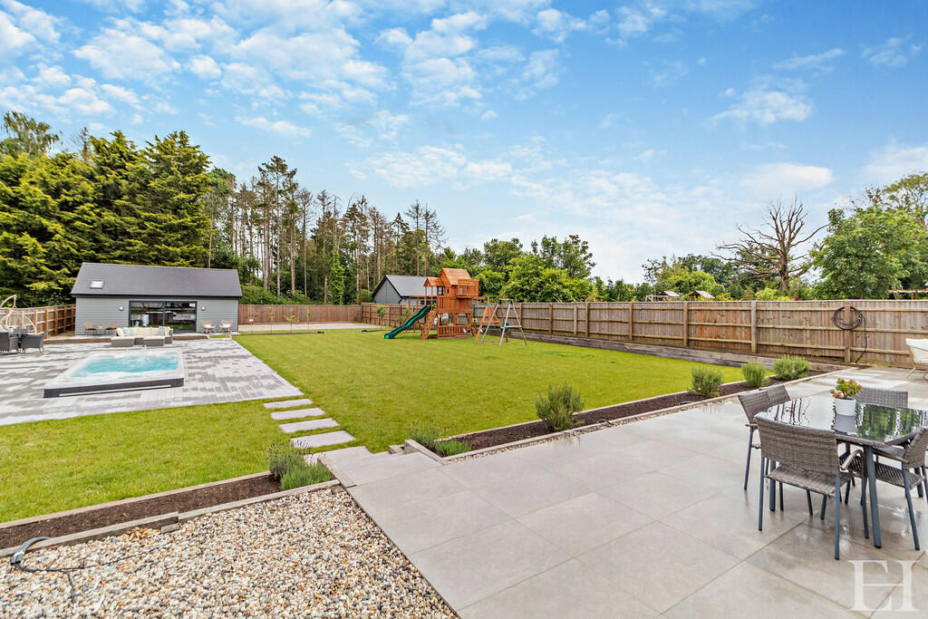 8598904-exteriorW...