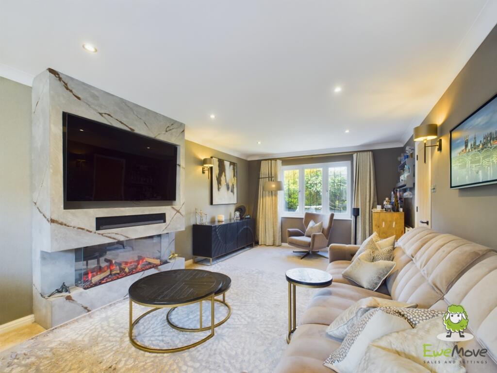 CAM03778G0-PR0171-STILL014