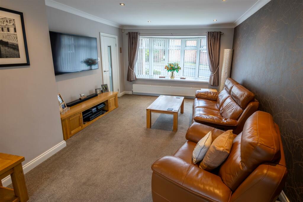 2 Barnes Close-17.jpg