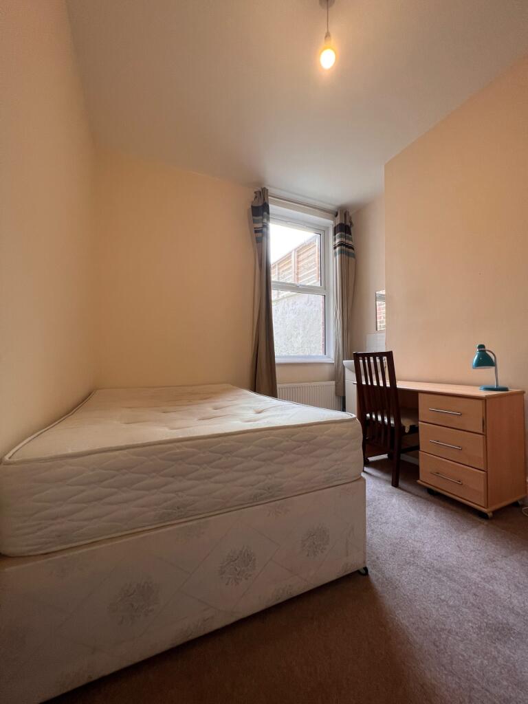 19 Hollingbury Park Avenue - Bedroom 2 (1)