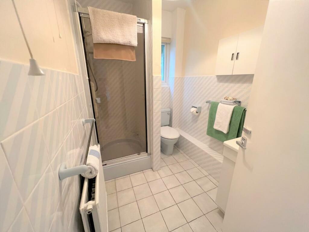 SEPARATE SHOWER ROOM