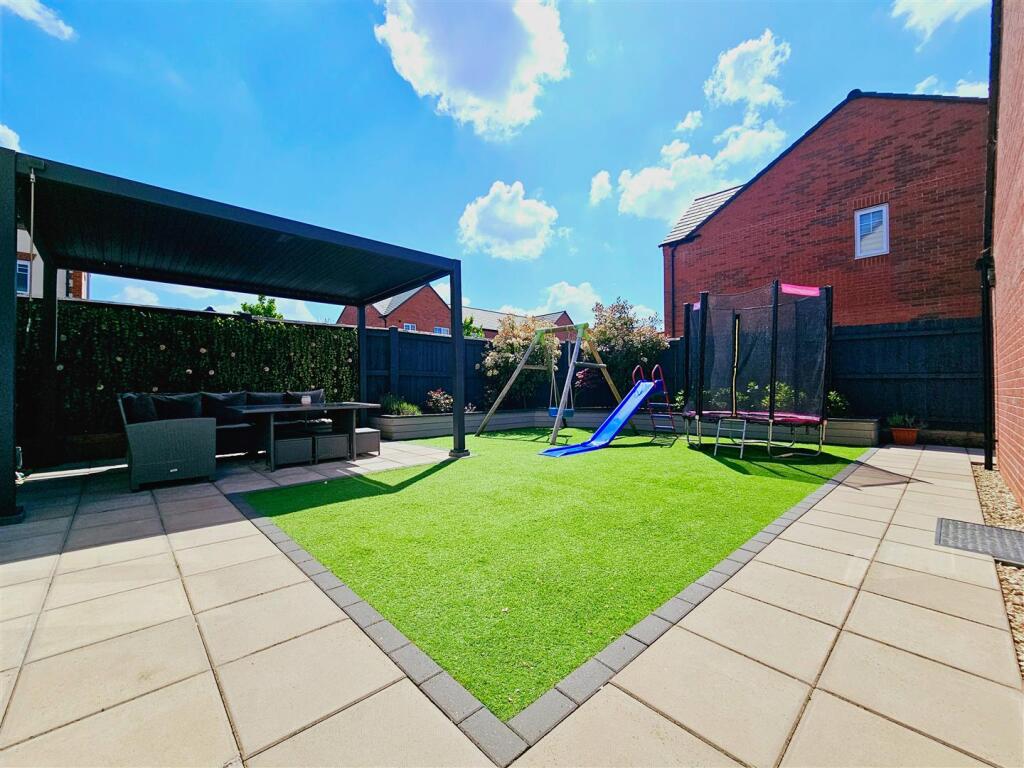 Harrier Way, Estate Agent, Burton on Trent (4).jpg
