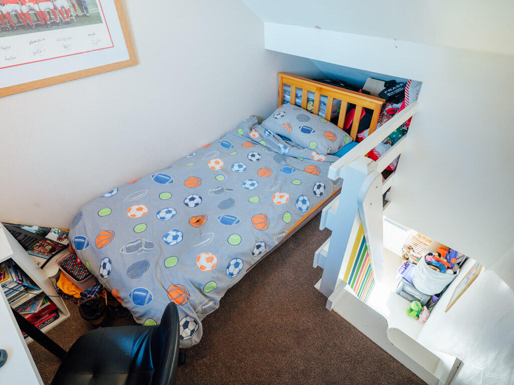 Guest bedroom, hobby room