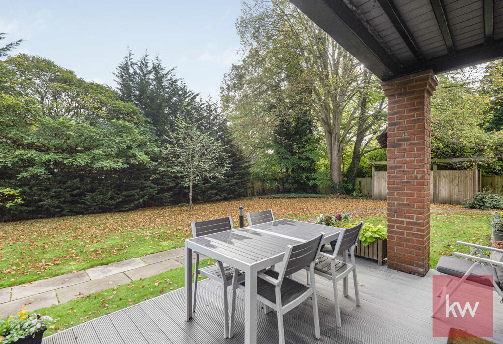 Decked Terrace &amp; Communal Gardens