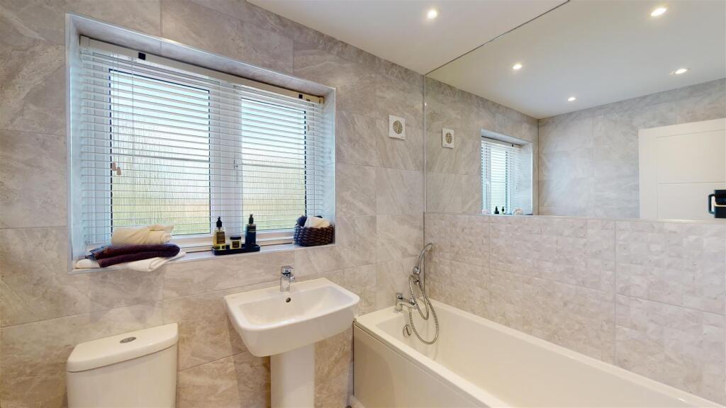 Oteley Road 35 Bathroom.jpg