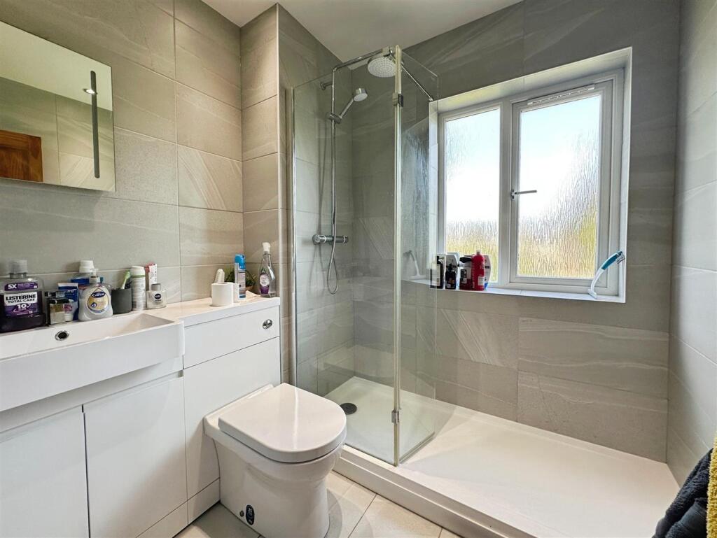 10808048--468D-8B22-5A2CB2CEC548-19658-000008EB53D