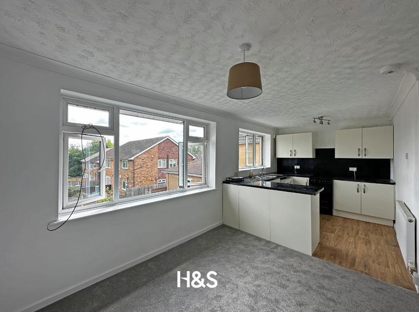 3 mapledean road lounge kitchen.jpg