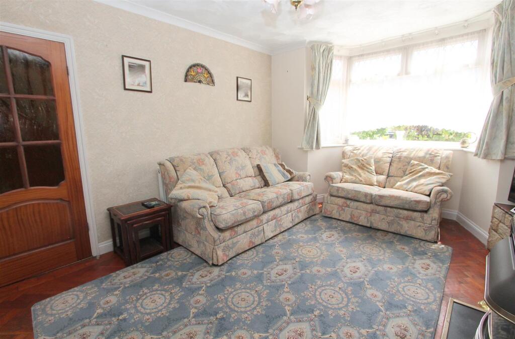 LOUNGE B.JPG
