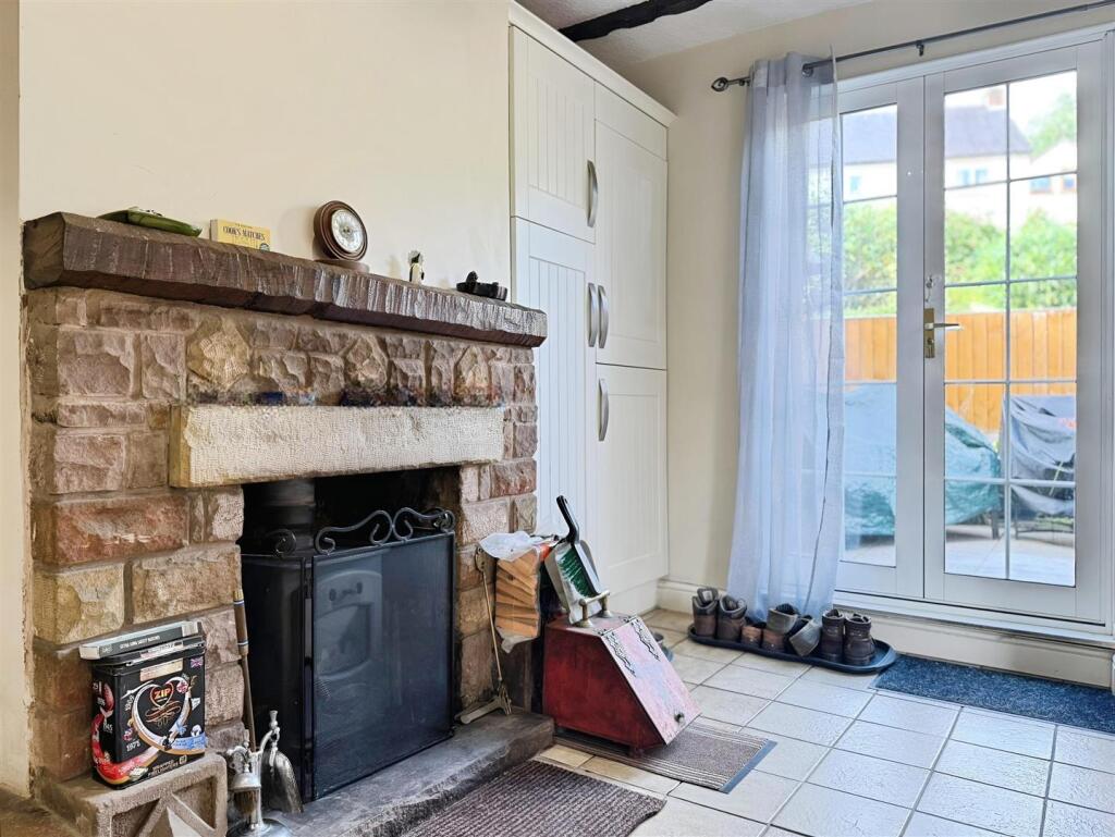Kitchen/ Breakfast Room