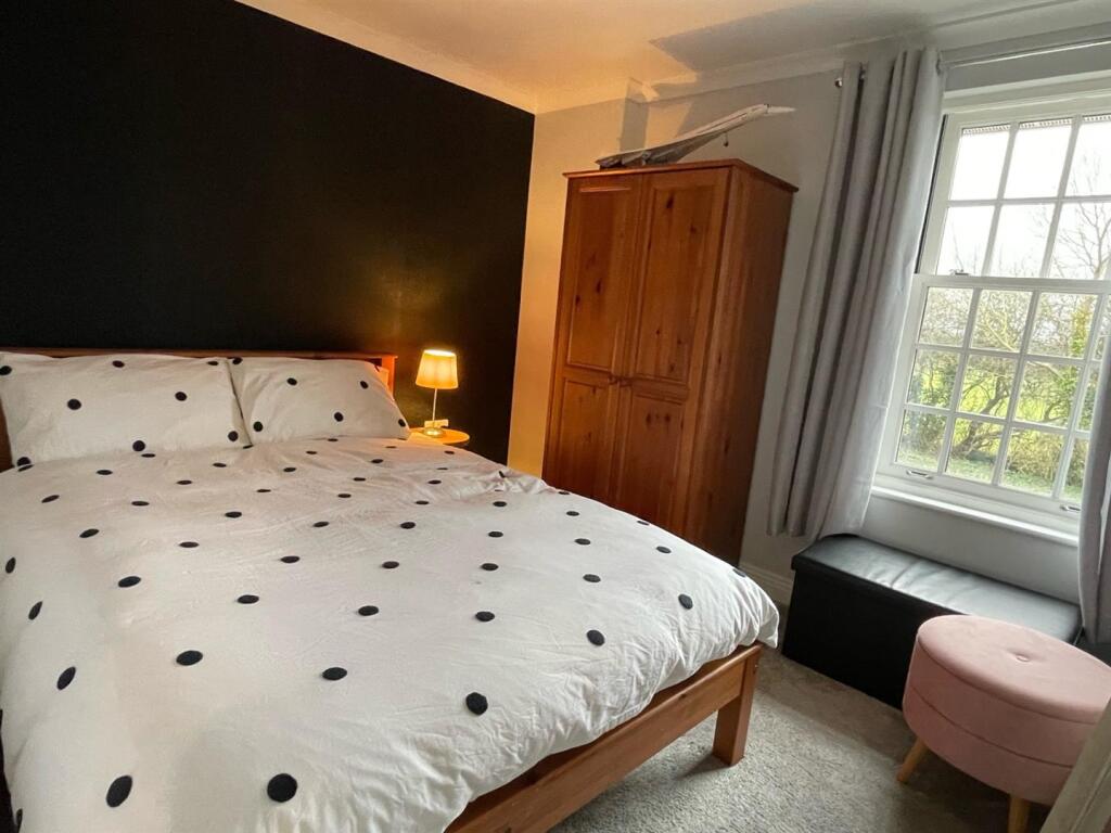 Bedroom;.jpg