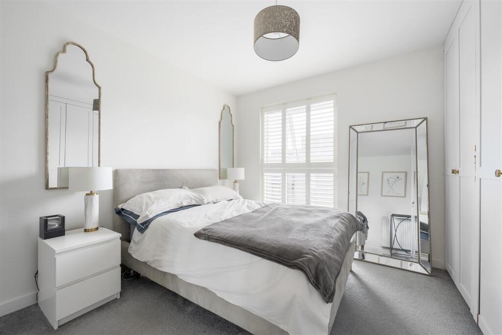 Merriam Close, E4