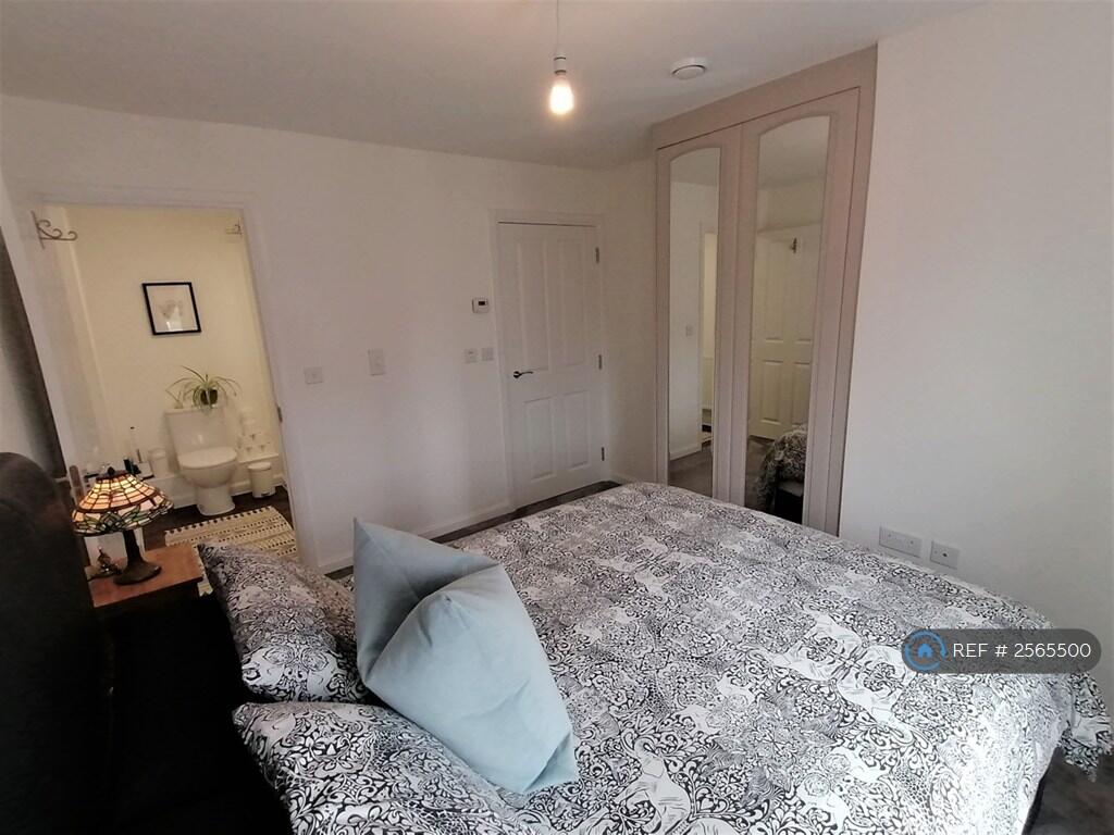 Main_room_en_suite_(2 Of 4)
