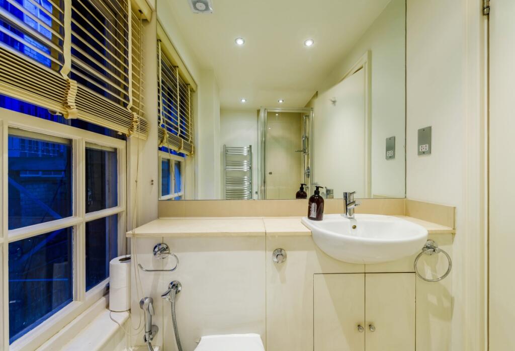 8447084-interior_36