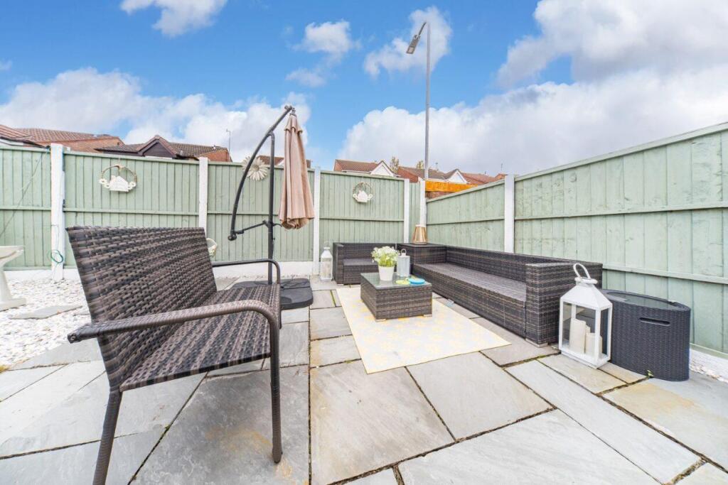 11 Newark Close patio.jpg