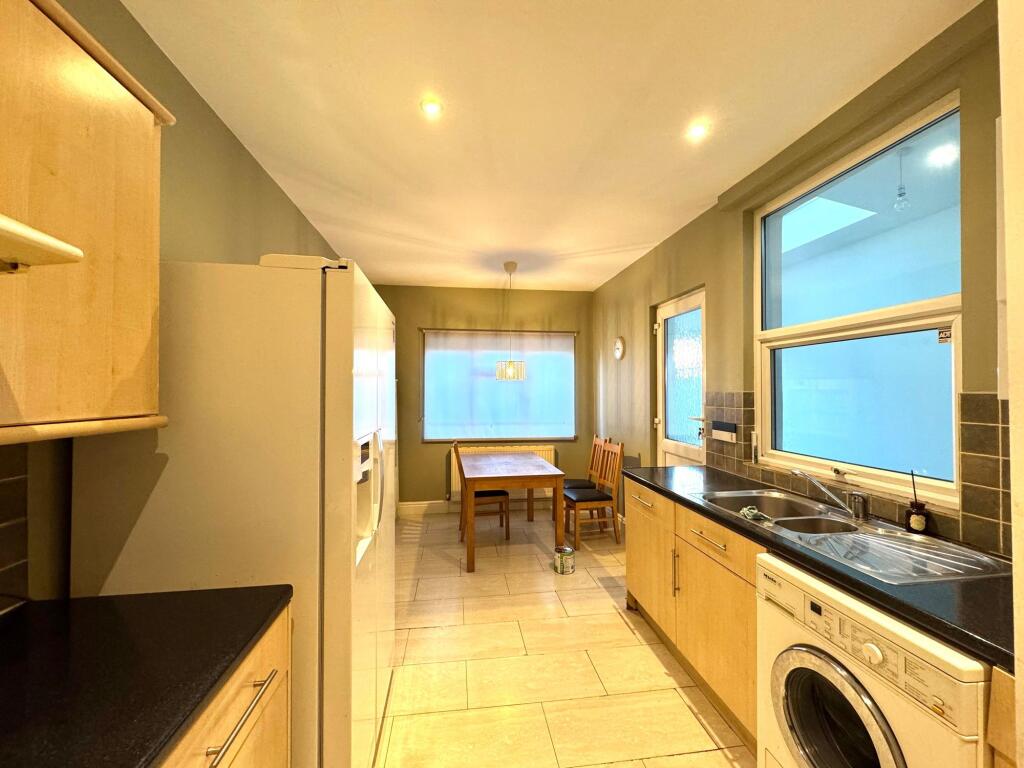 Kitchen / Dining Rom