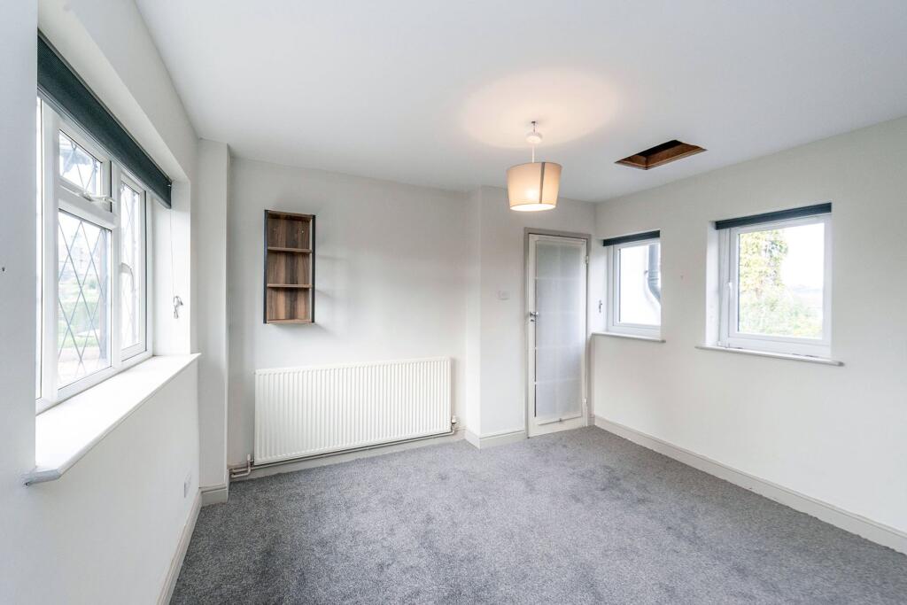 RECEPTION ROOMS AND KI