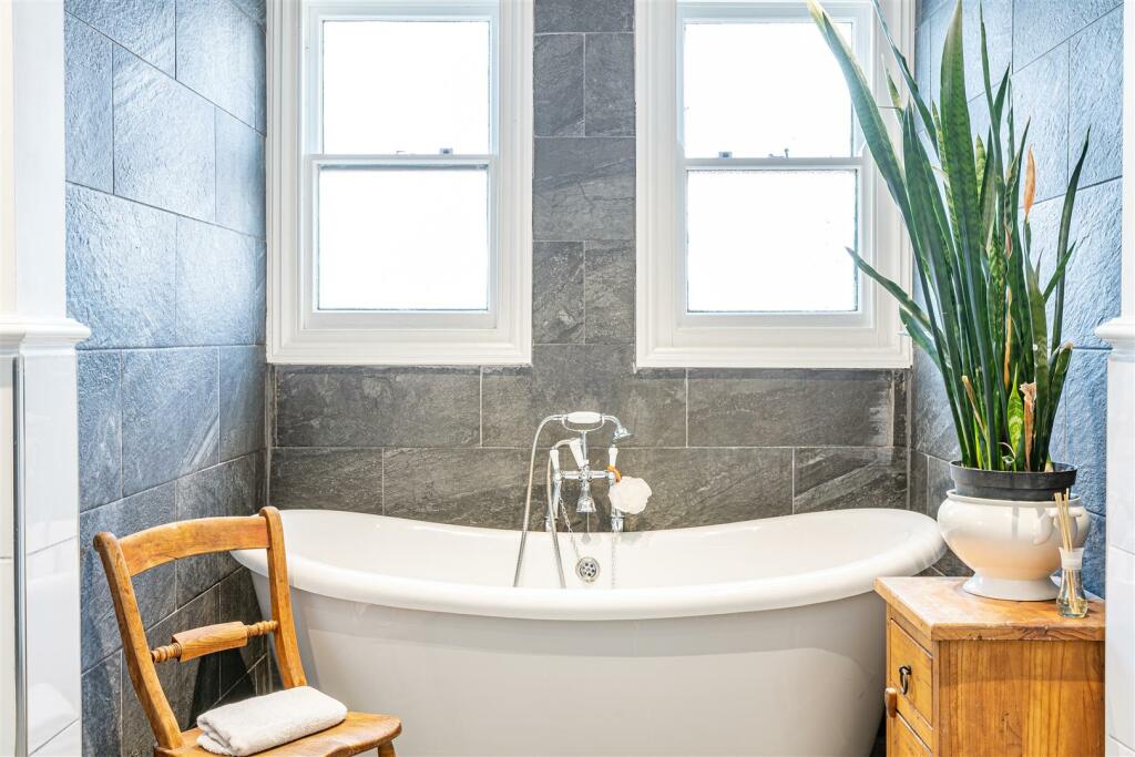 Free Standing Bath Tub