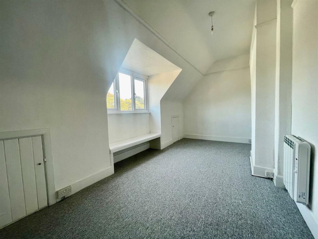 vic rd maisonette 2.jpg