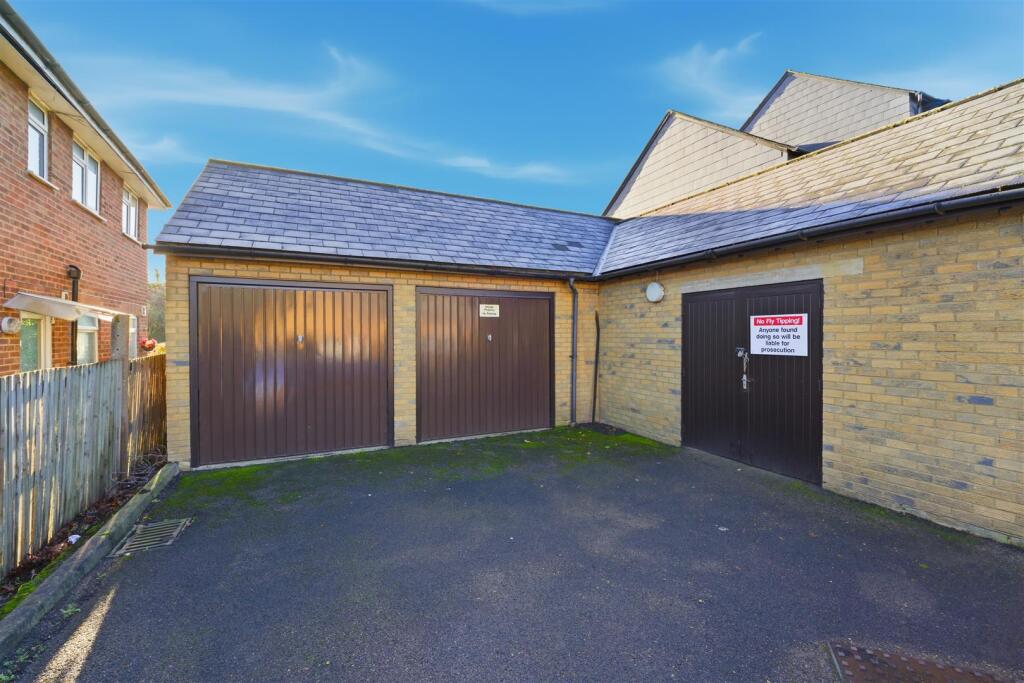19 Kipling Garage.jpg