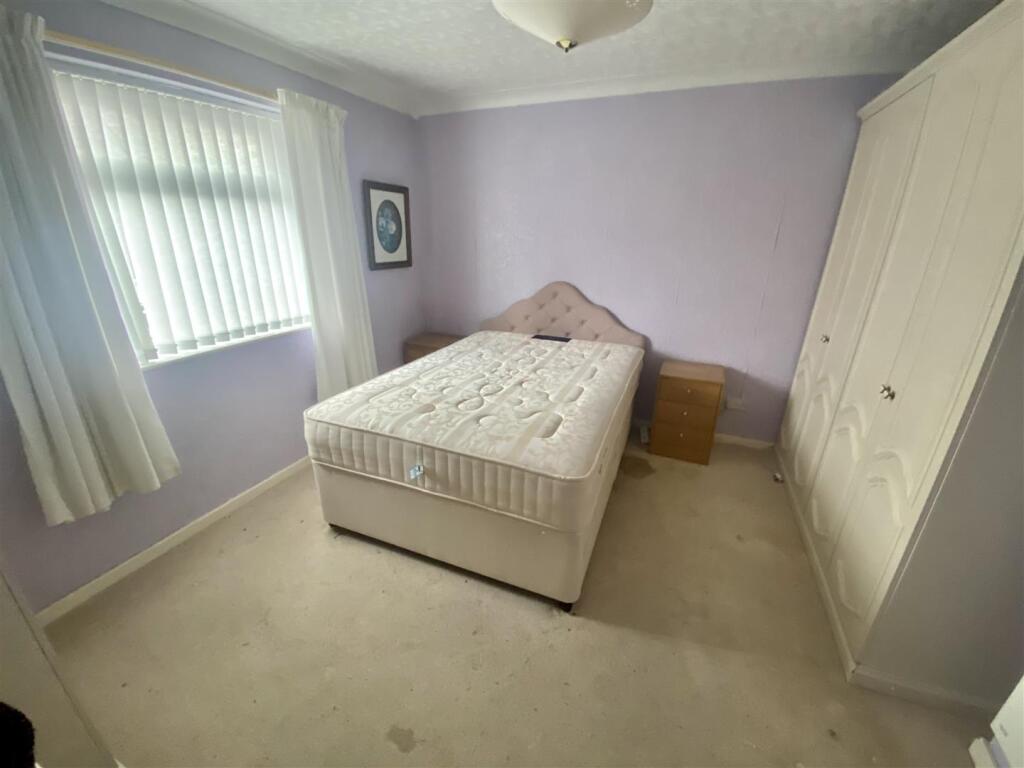 Bramleys Estate Agents - Green Close - Dewsbury (3