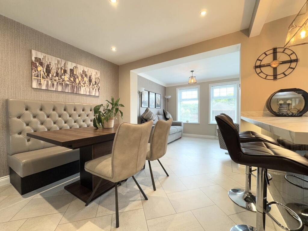 KITCHEN/DINER/FAMILY ROOM