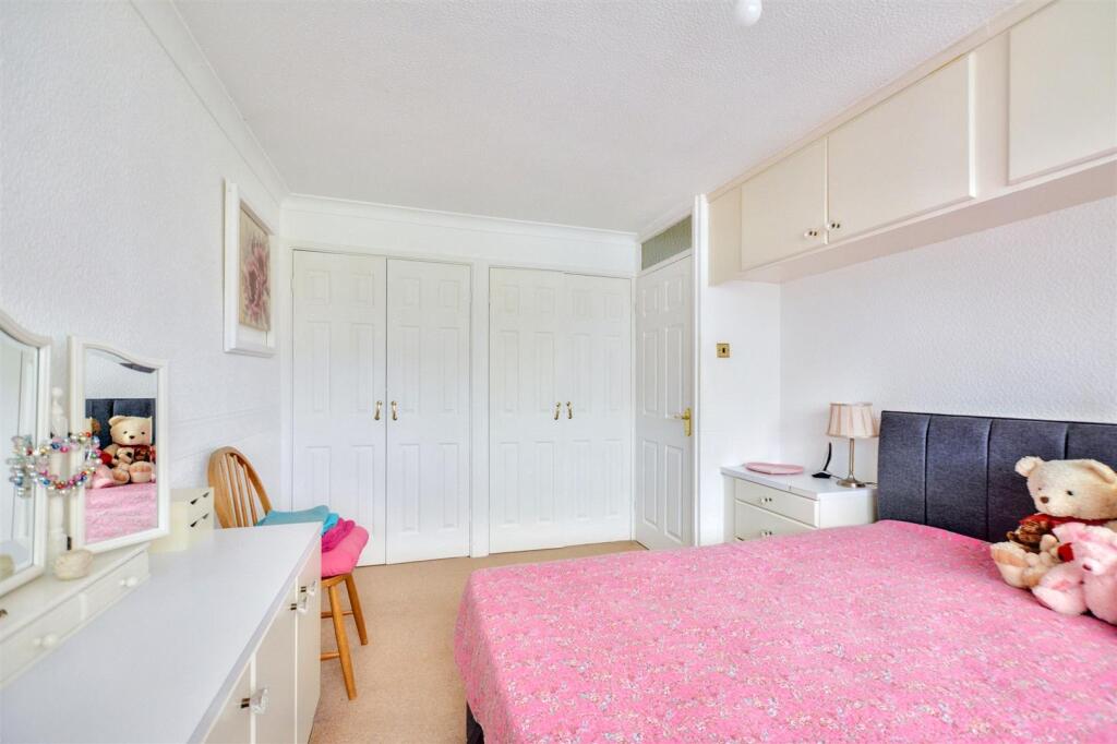 Bedroom 1_2.jpeg