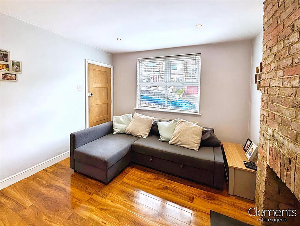 cd7cc97c-LOUNGE 203.jpg