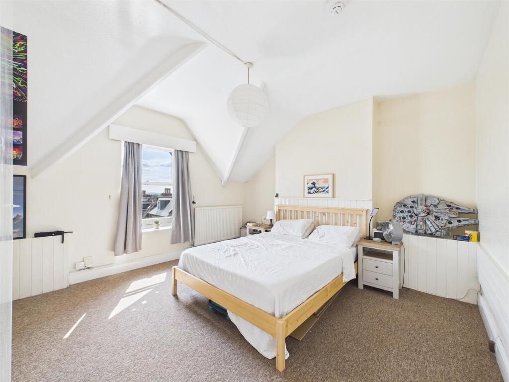 5 - Manor Park Redlenad.jpg