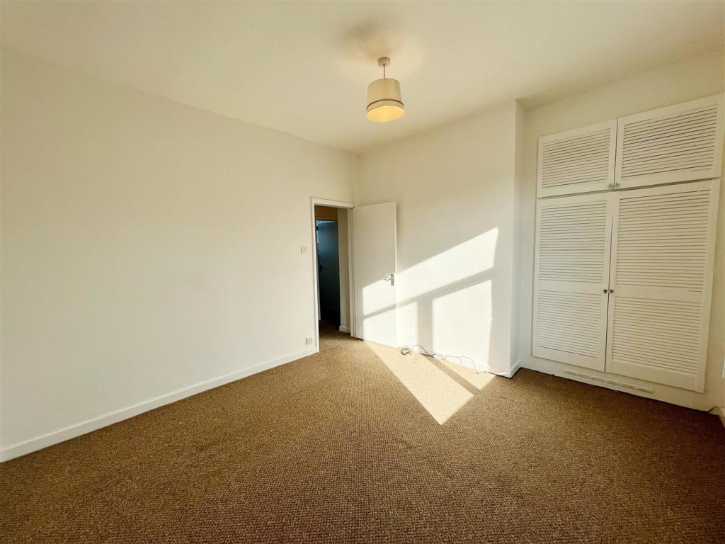 Bedroom 1 pic 2.jpg