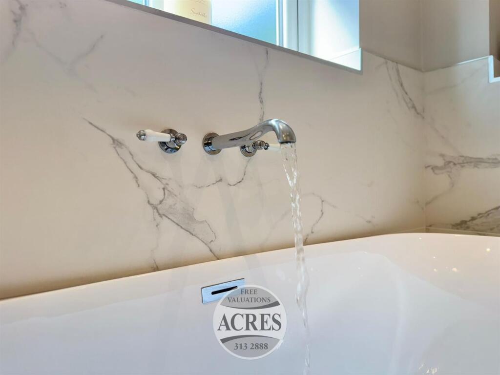 Family bathroom (3).jpg