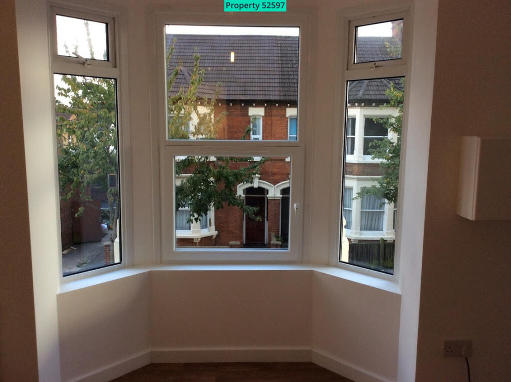 Bay window / bedroom