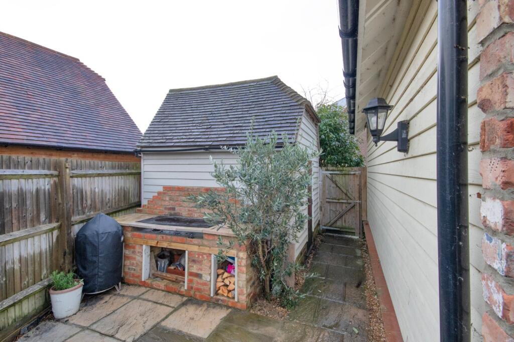 Shed &amp; Bbq Area