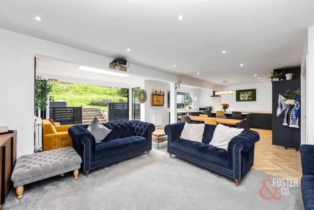 Valley Drive, 91-011.jpg