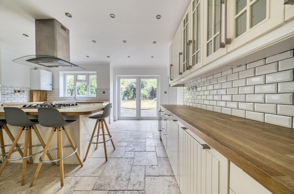 1346469-5-68b1962...