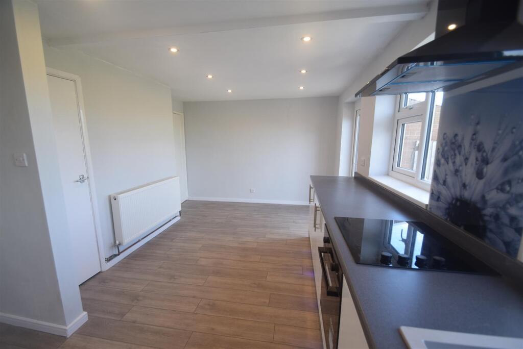 Dining Area.JPG